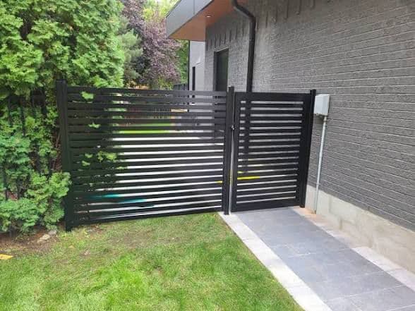 Modern black horizontal slat aluminum gate with contemporary design