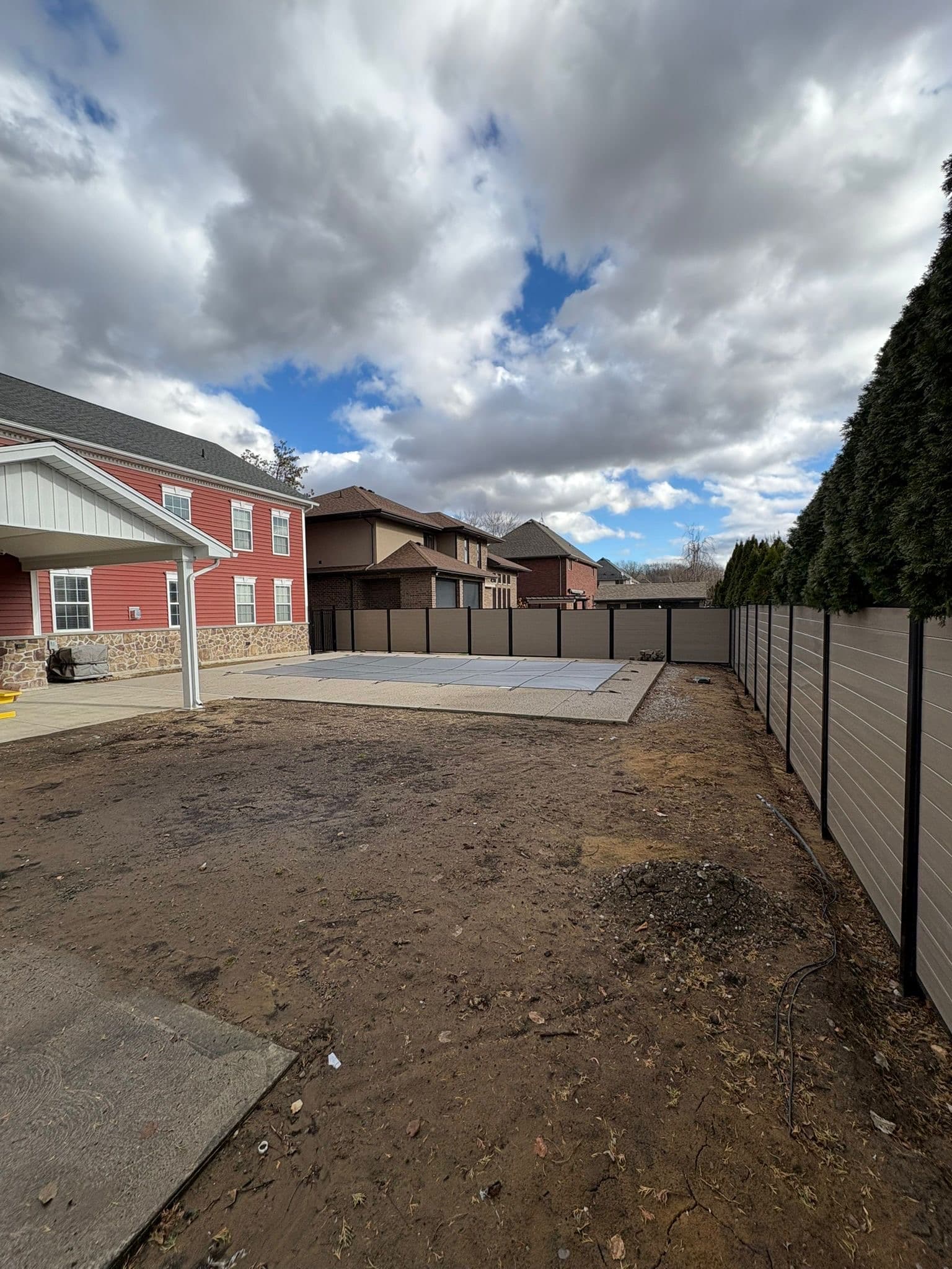 Mixed vinyl fence with horizontal and picket sections