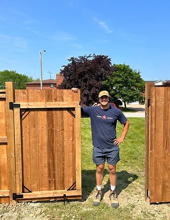 How to Choose a Fence Contractor in Essex County